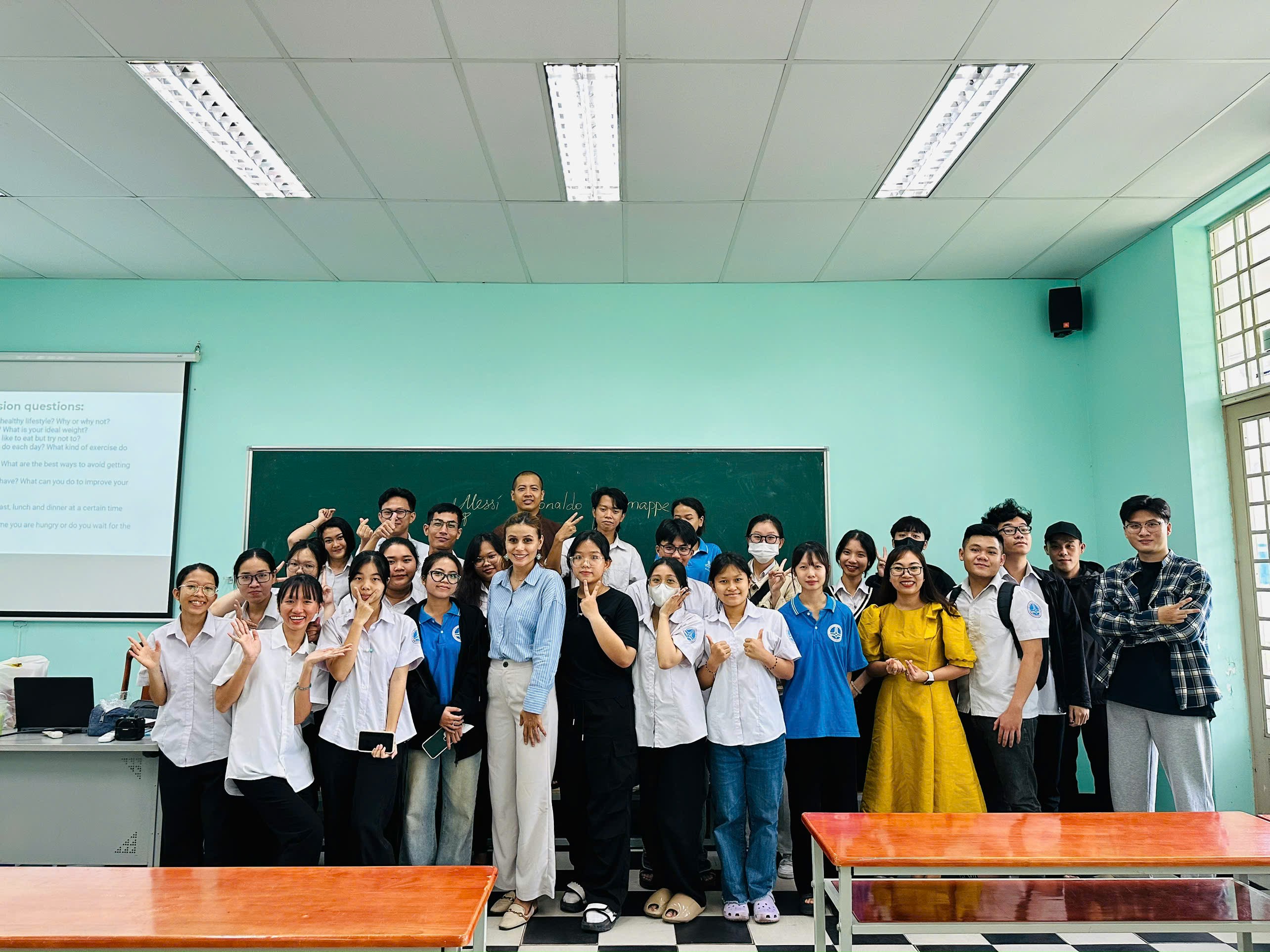 CLB TIẾNG ANH LẦN 6 NĂM HỌC 2024-2025